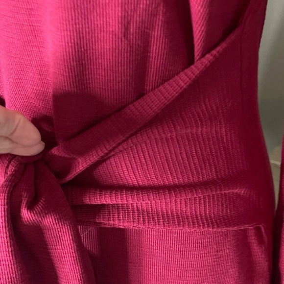 NWT Beautiful Burgundy Dress with long sleeve and tie waist in size Medium! - Picture 7 of 11